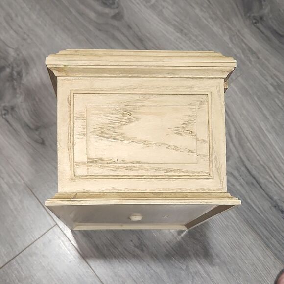 Vintage Learner Sewing Box - Picture 5 of 8